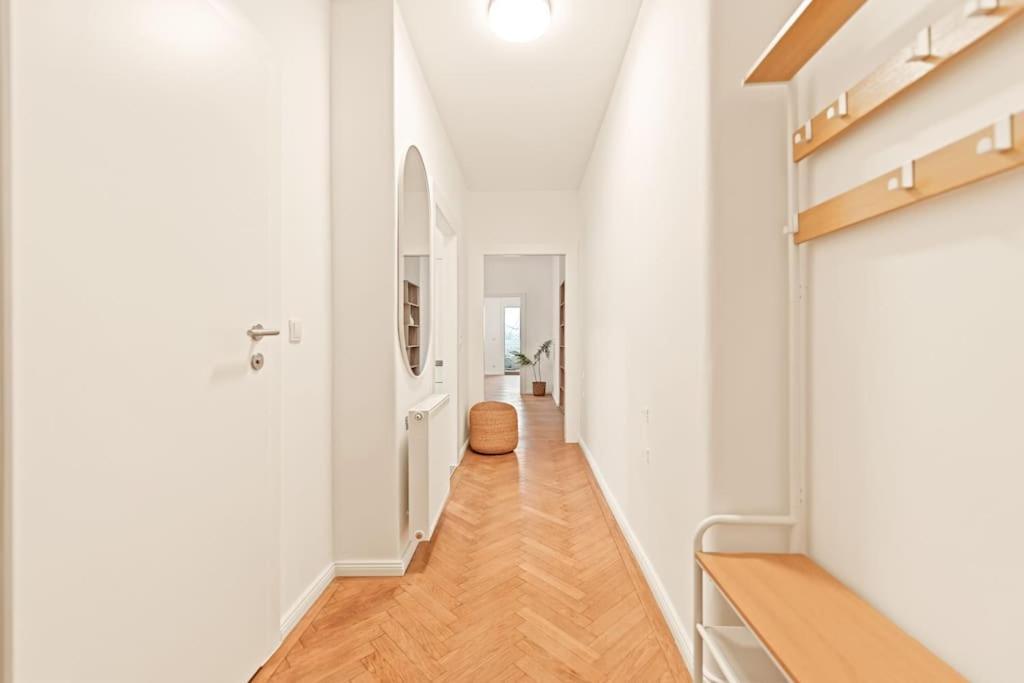 Cozy Apartment In Quiet Location, Fast Train Station 100M Away, Contactless Check-In Wina Bagian luar foto