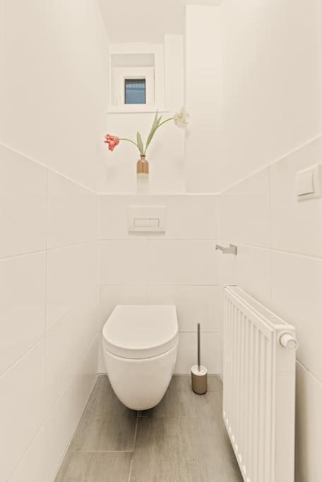 Cozy Apartment In Quiet Location, Fast Train Station 100M Away, Contactless Check-In Wina Bagian luar foto