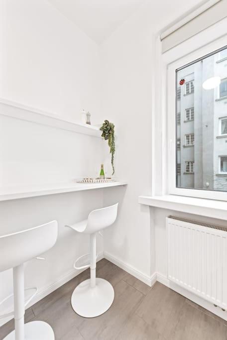 Cozy Apartment In Quiet Location, Fast Train Station 100M Away, Contactless Check-In Wina Bagian luar foto