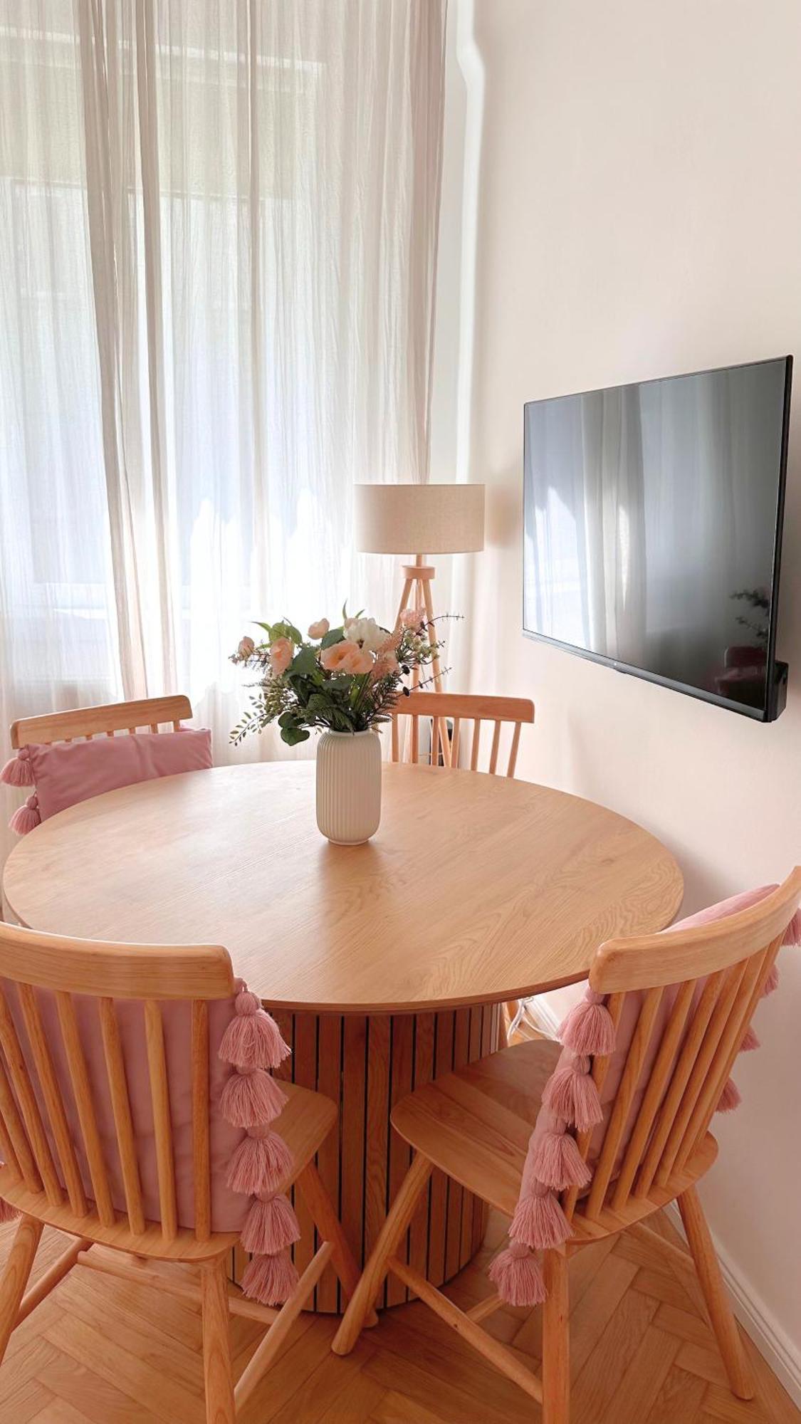 Cozy Apartment In Quiet Location, Fast Train Station 100M Away, Contactless Check-In Wina Bagian luar foto