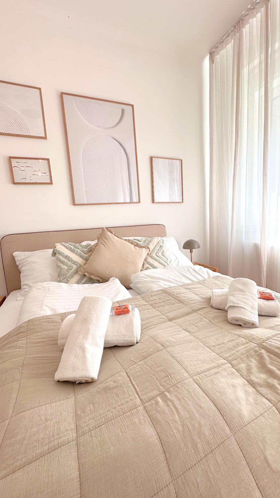 Cozy Apartment In Quiet Location, Fast Train Station 100M Away, Contactless Check-In Wina Bagian luar foto